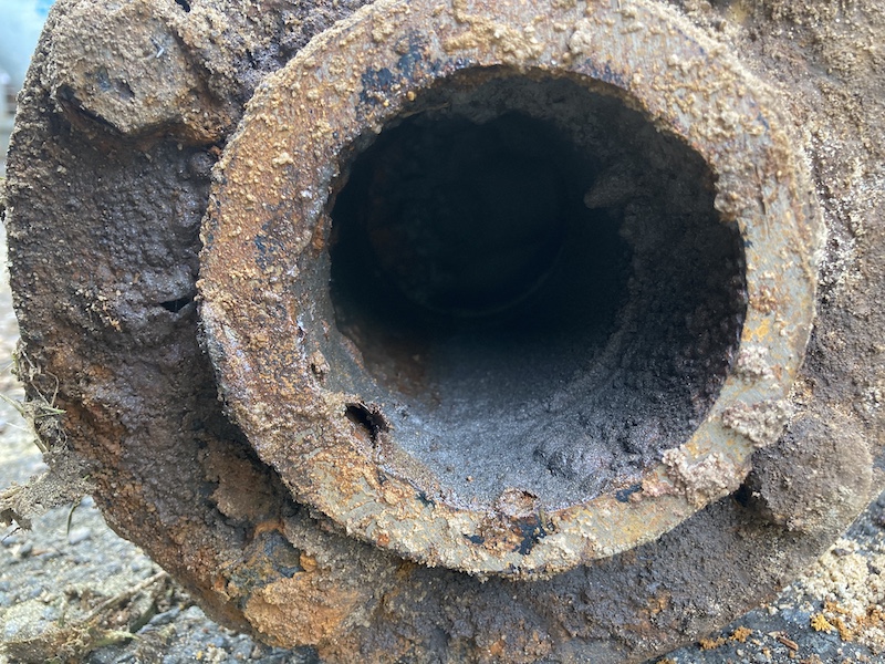 Altes Frischwasserrohr welches im April 2026 gewechselt wurde